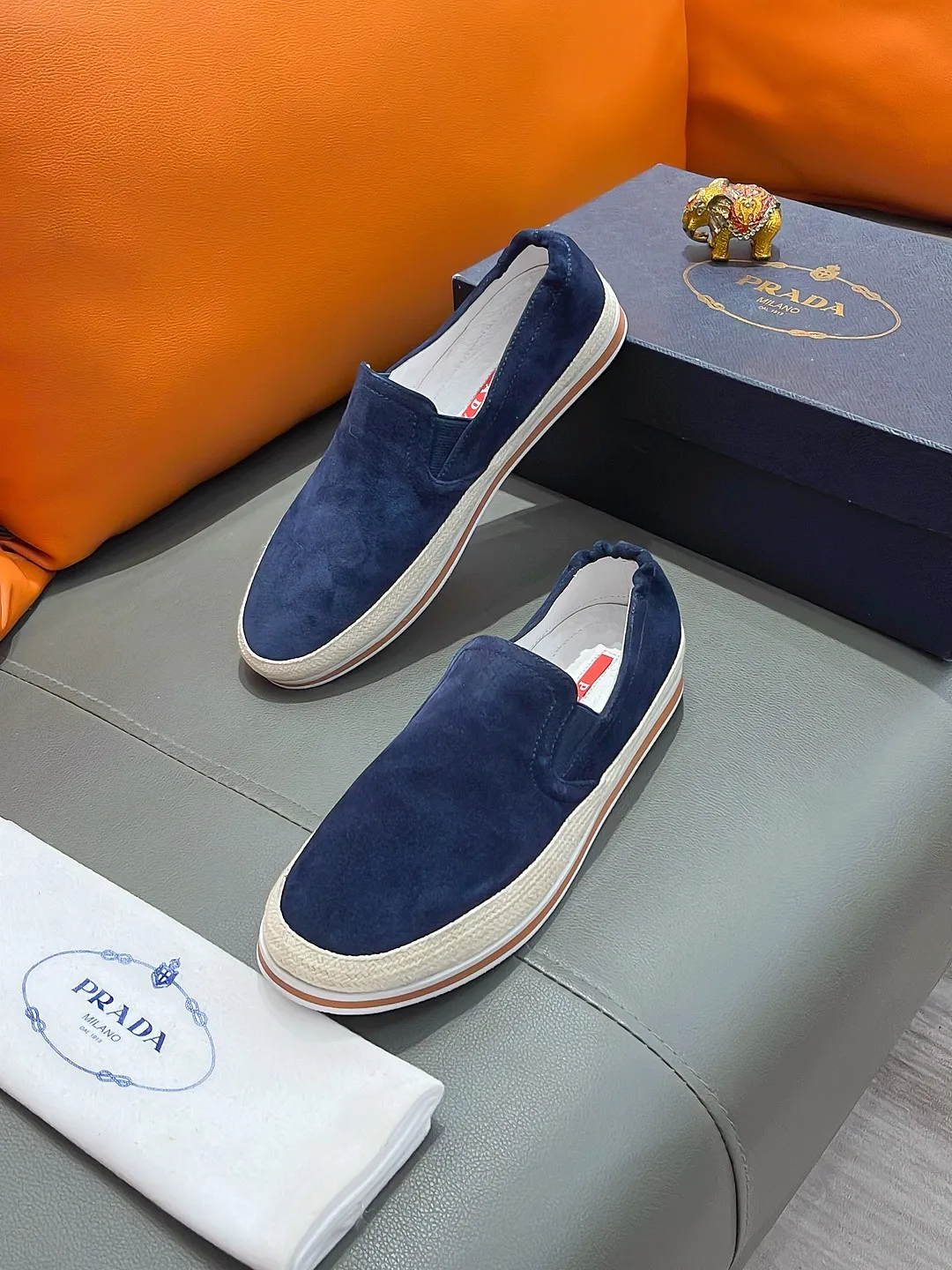 Men's shoes PRADA "Prada" P400 Regular size: 38-44 (slip-on shoes) Product materials: Selected cowhide upper, soft sheepskin foot pads, original factory special outsole.